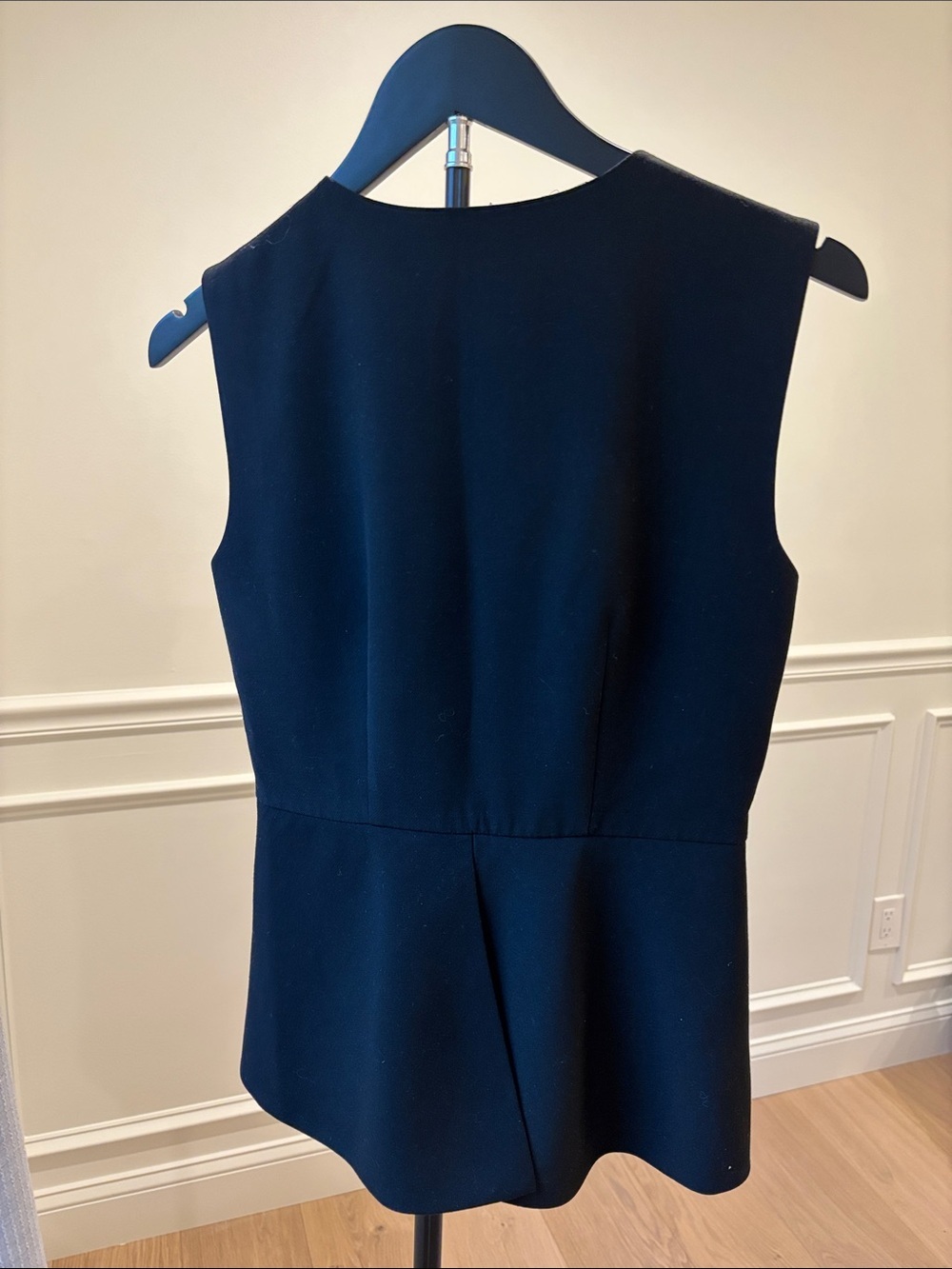 BCBGMaxAzria Black Sleeveless Zip-Front Top - Picture 4 of 9